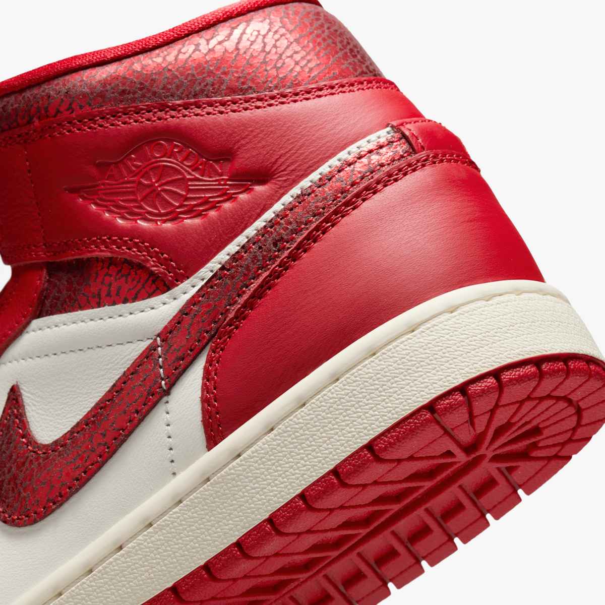 Pantofi sport Jordan 1 Mid SE Red Cracked Leather