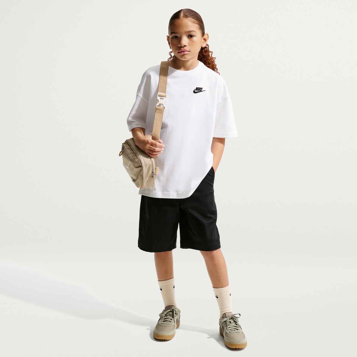 Nike Sportswear Older Kids' Oversized T-Shirt