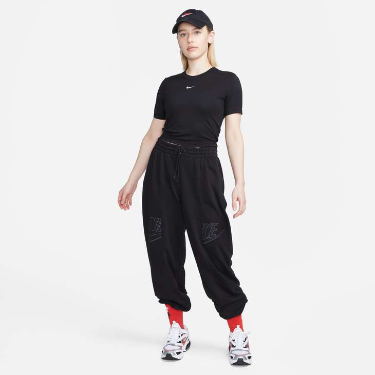 Nike Sportswear Essential Women's Slim Cropped T-Shirt