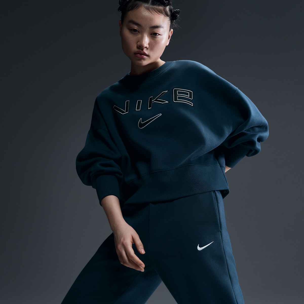 Nike Sportswear Phoenix Fleece Women's Over-Oversized Crew-Neck Logo Sweatshirt