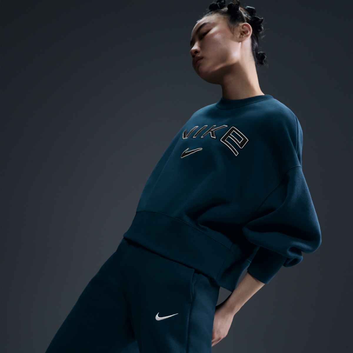 Nike Sportswear Phoenix Fleece Women's Over-Oversized Crew-Neck Logo Sweatshirt