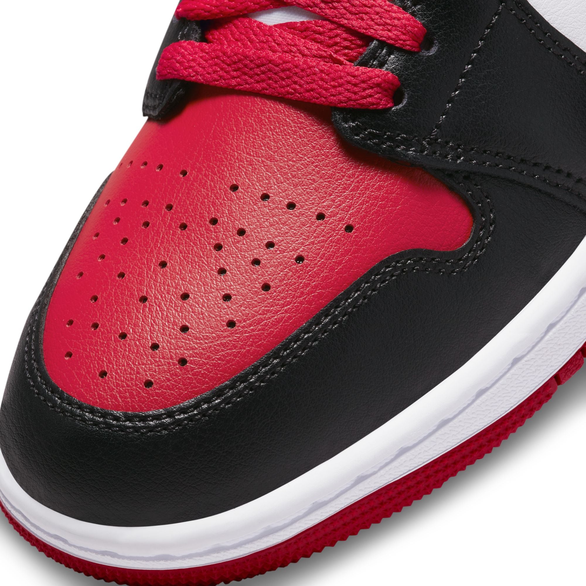 Pantofi Sport Nike Air Jordan 1 Mid