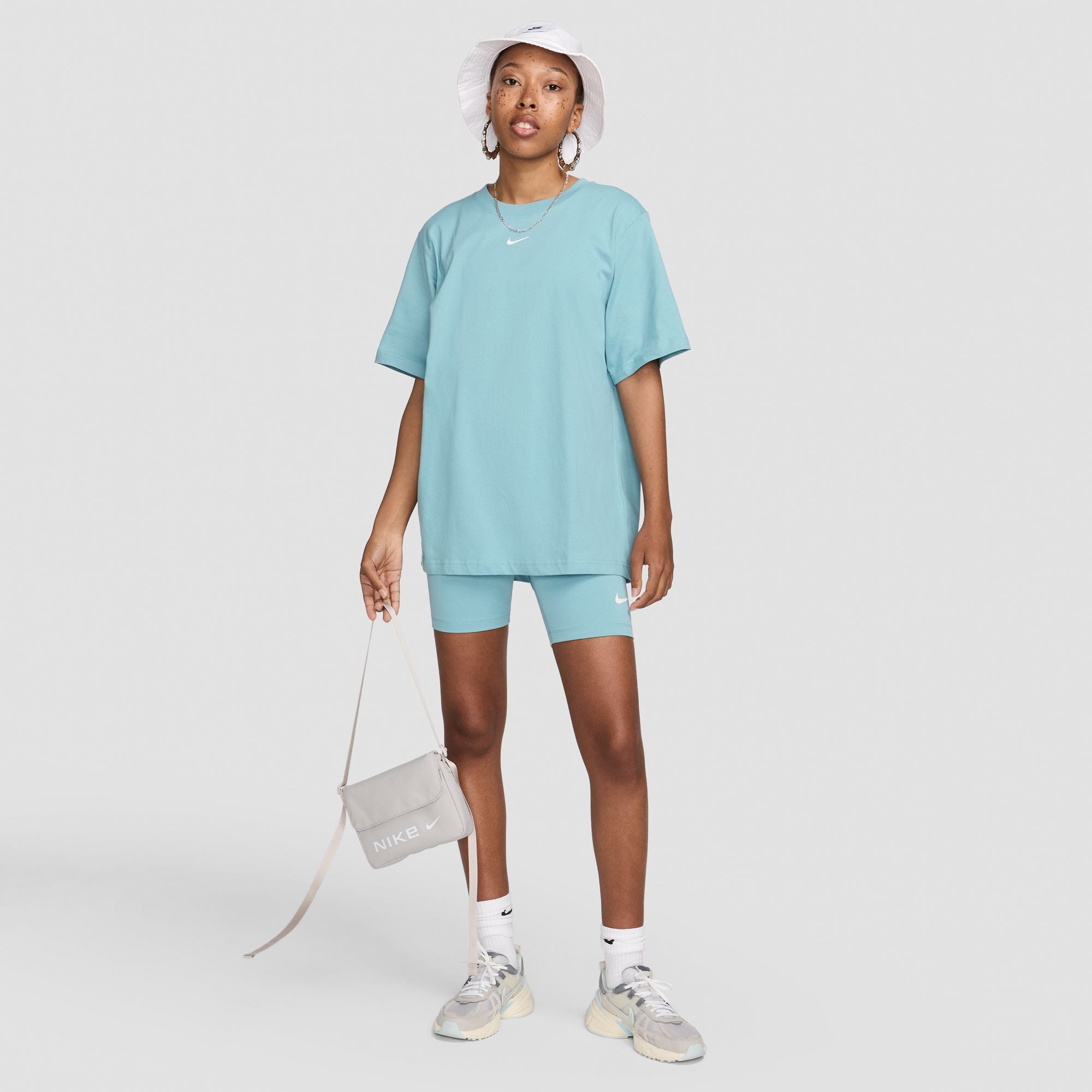 Tricou Dama Nike Essential
