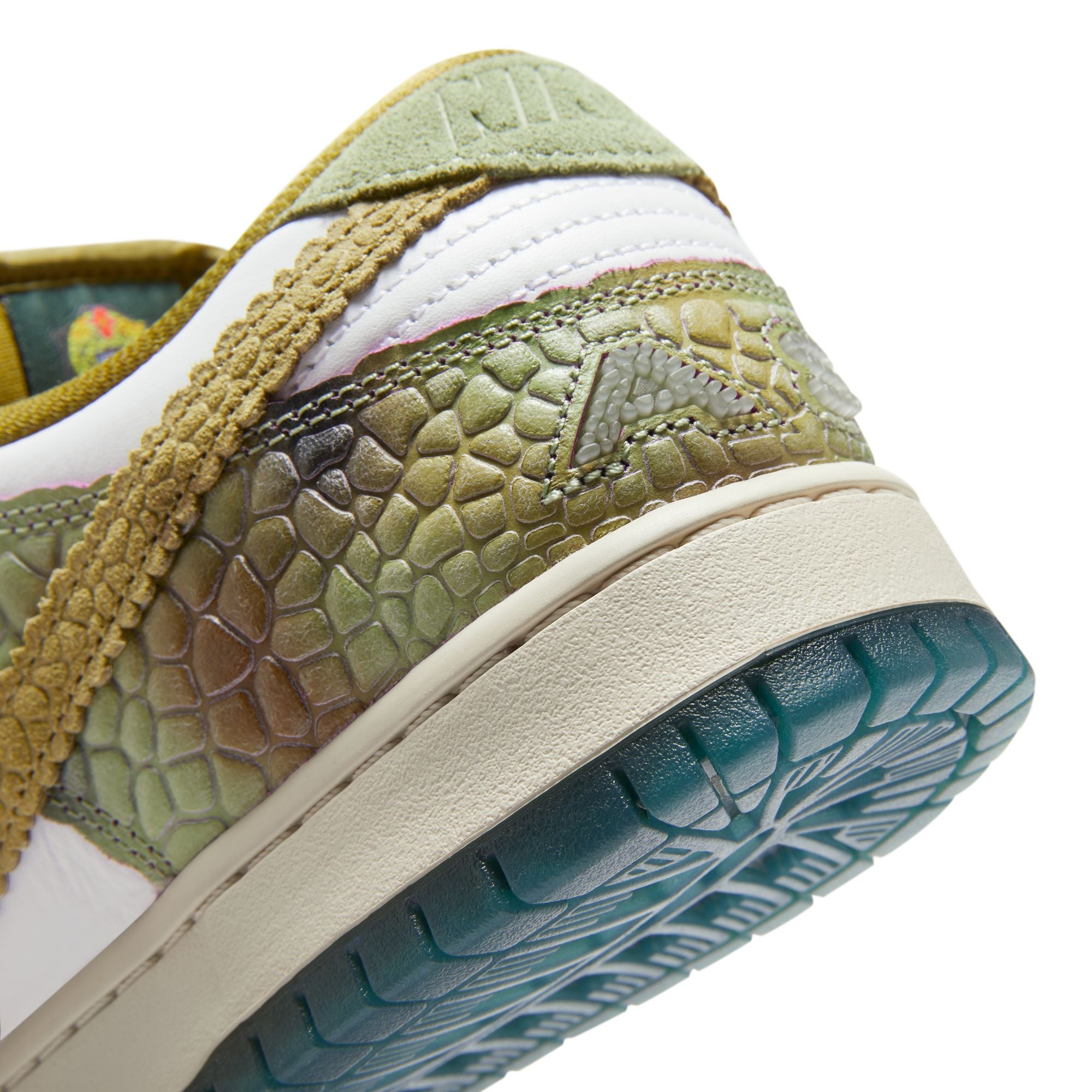 Nike SB Alexis Sablone x Dunk Low SB Chameleon