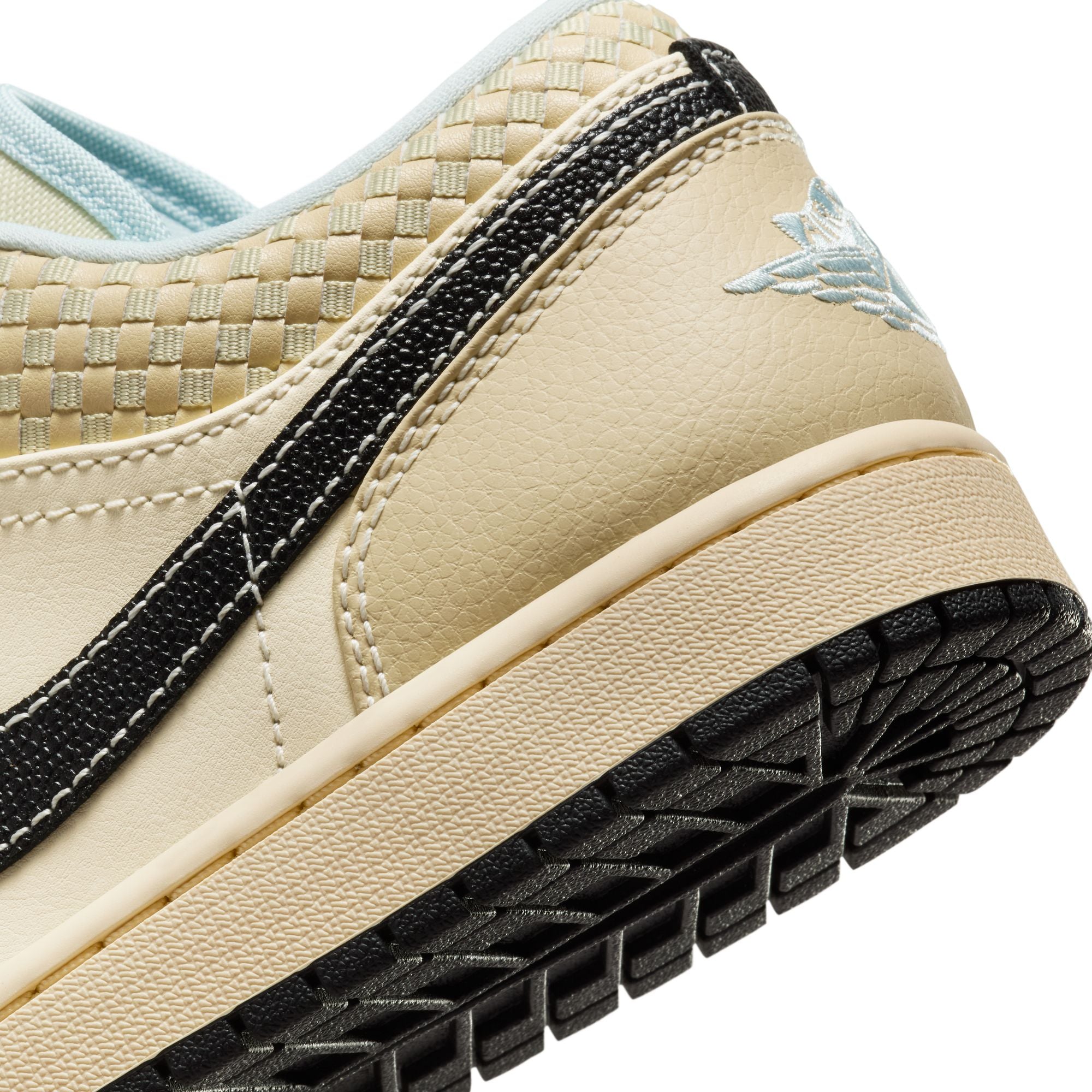 Pantofi Sport Air Jordan 1 Low Coconut Milk