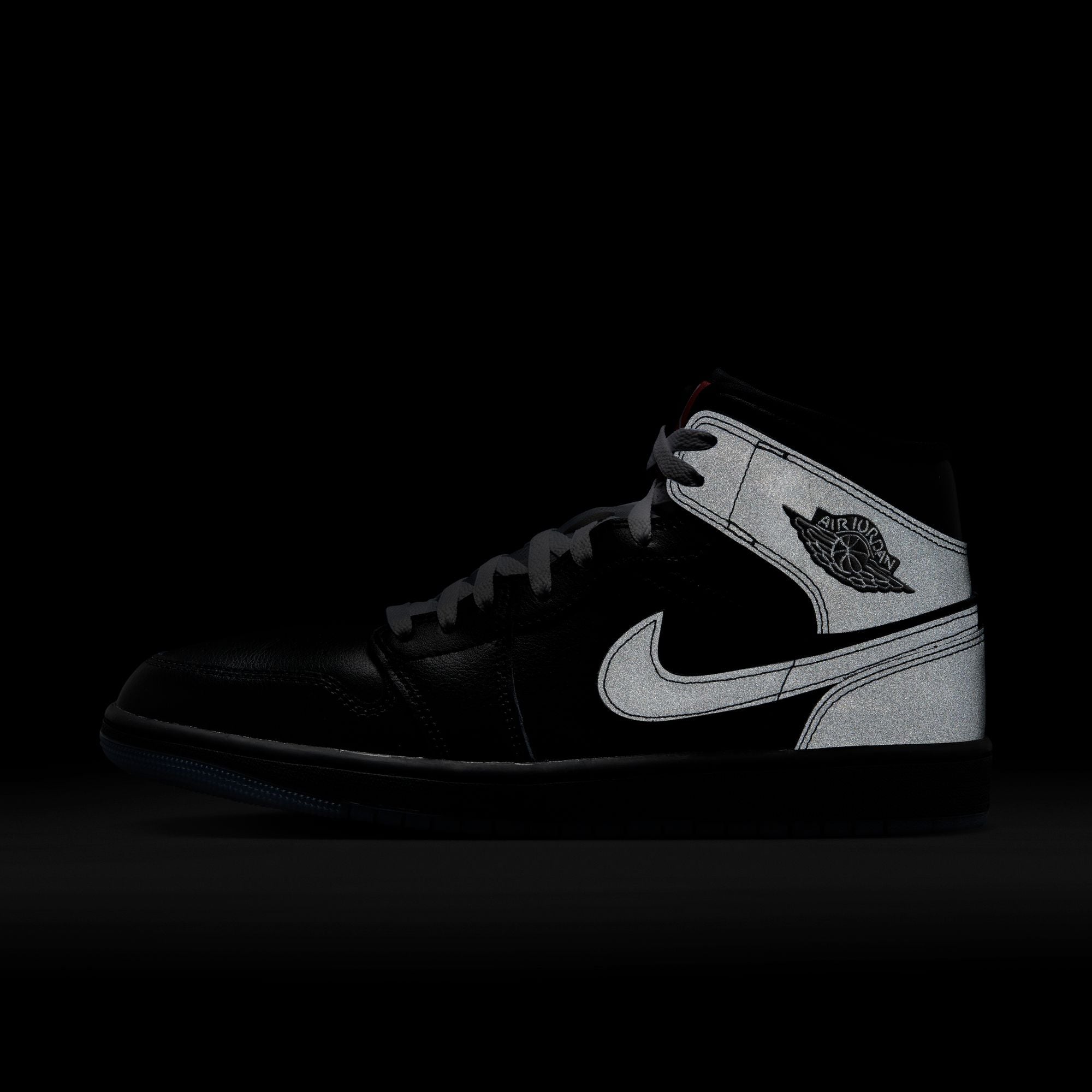 Pantofi Sport Air Jordan 1 Mid SE