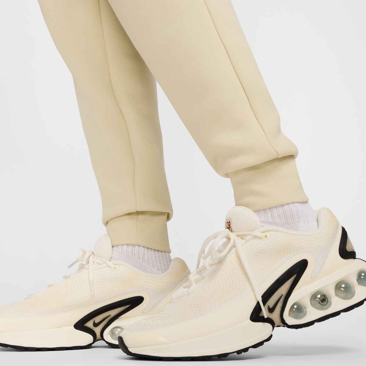 Pantaloni Barbati Nike Tech Fleece