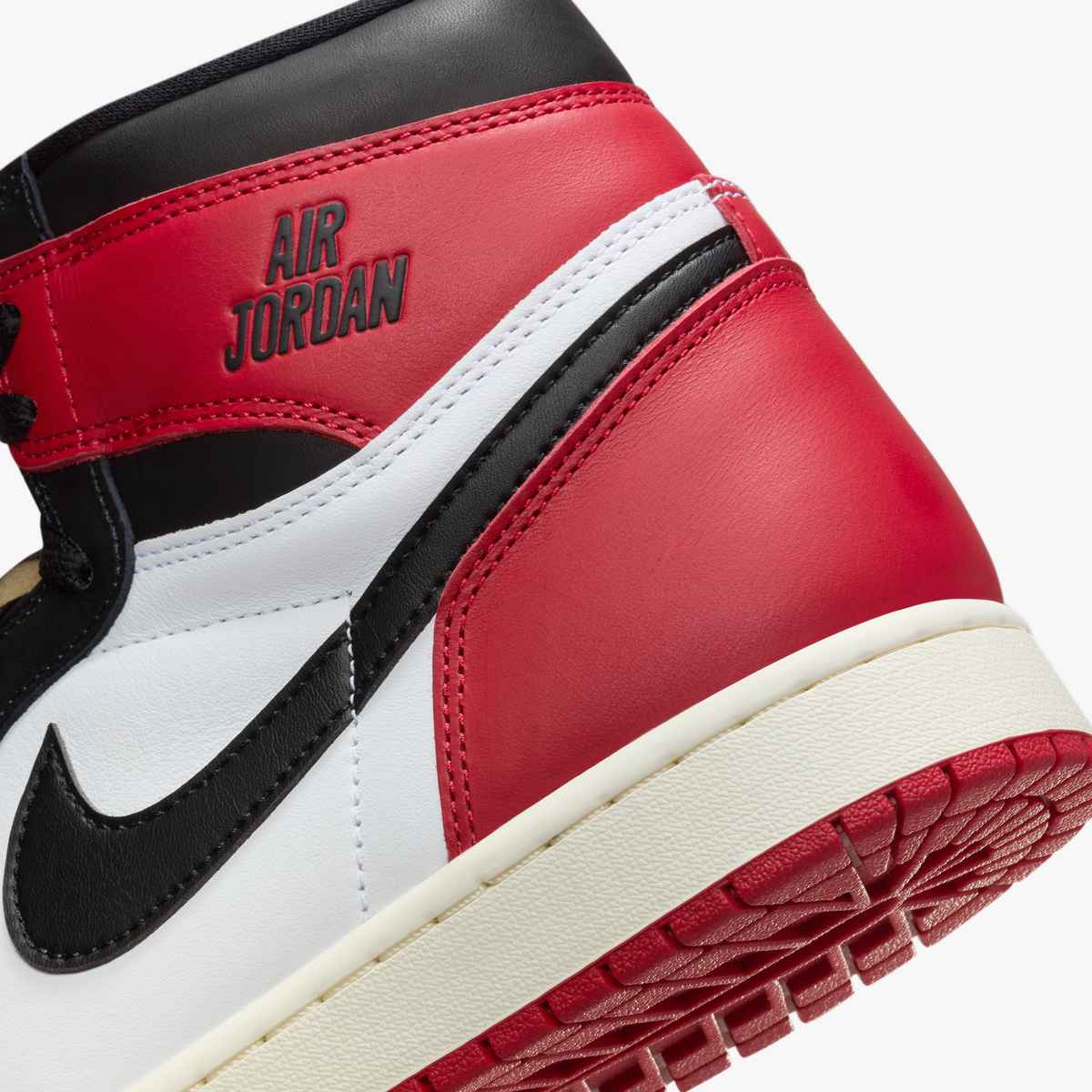 Air Jordan 1 Retro High OG �Black Toe�