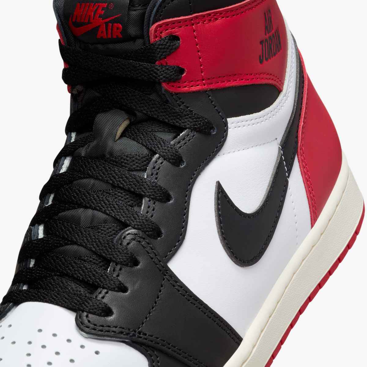 Air Jordan 1 Retro High OG �Black Toe�